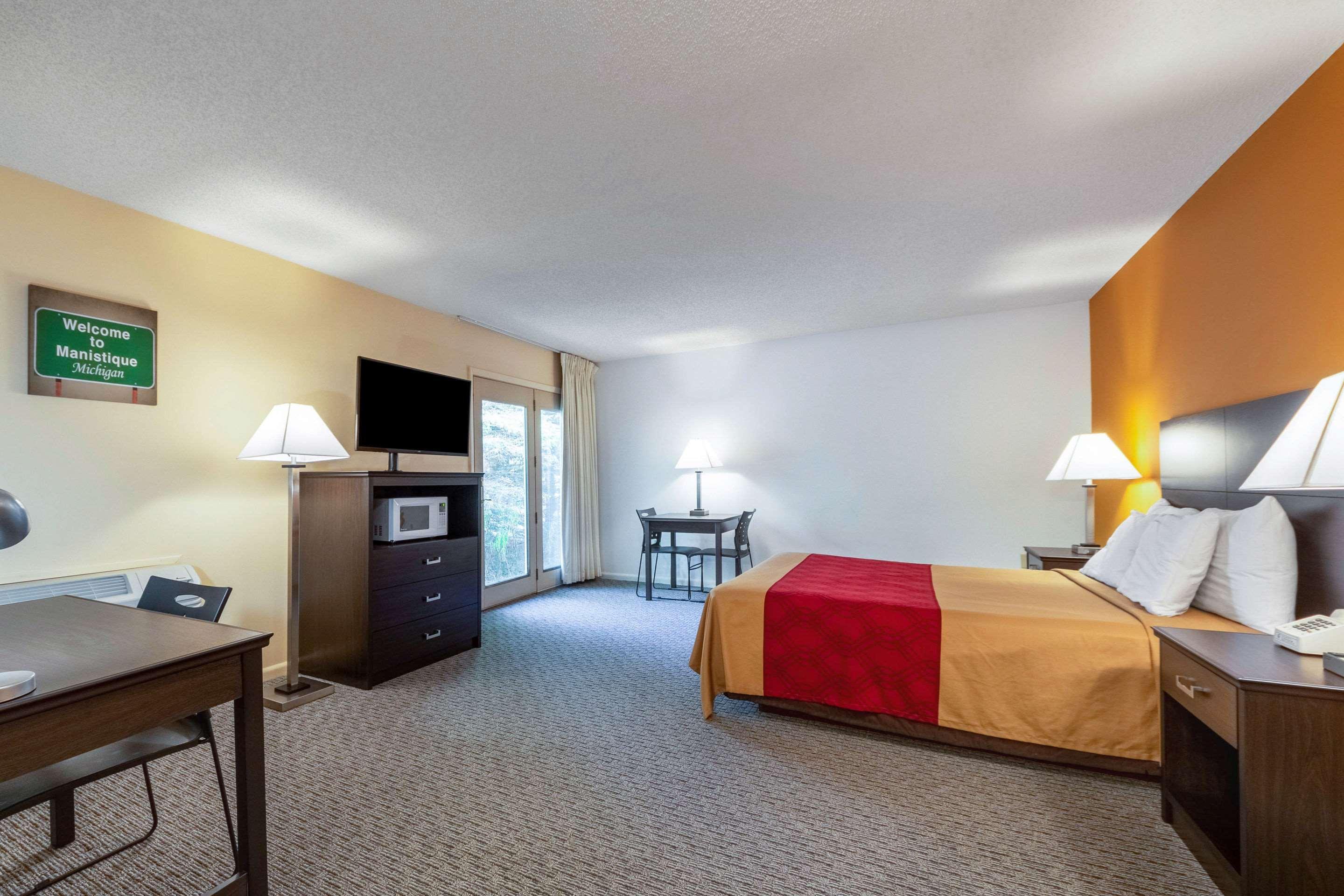 Econo Lodge Lakeshore Manistique Zewnętrze zdjęcie