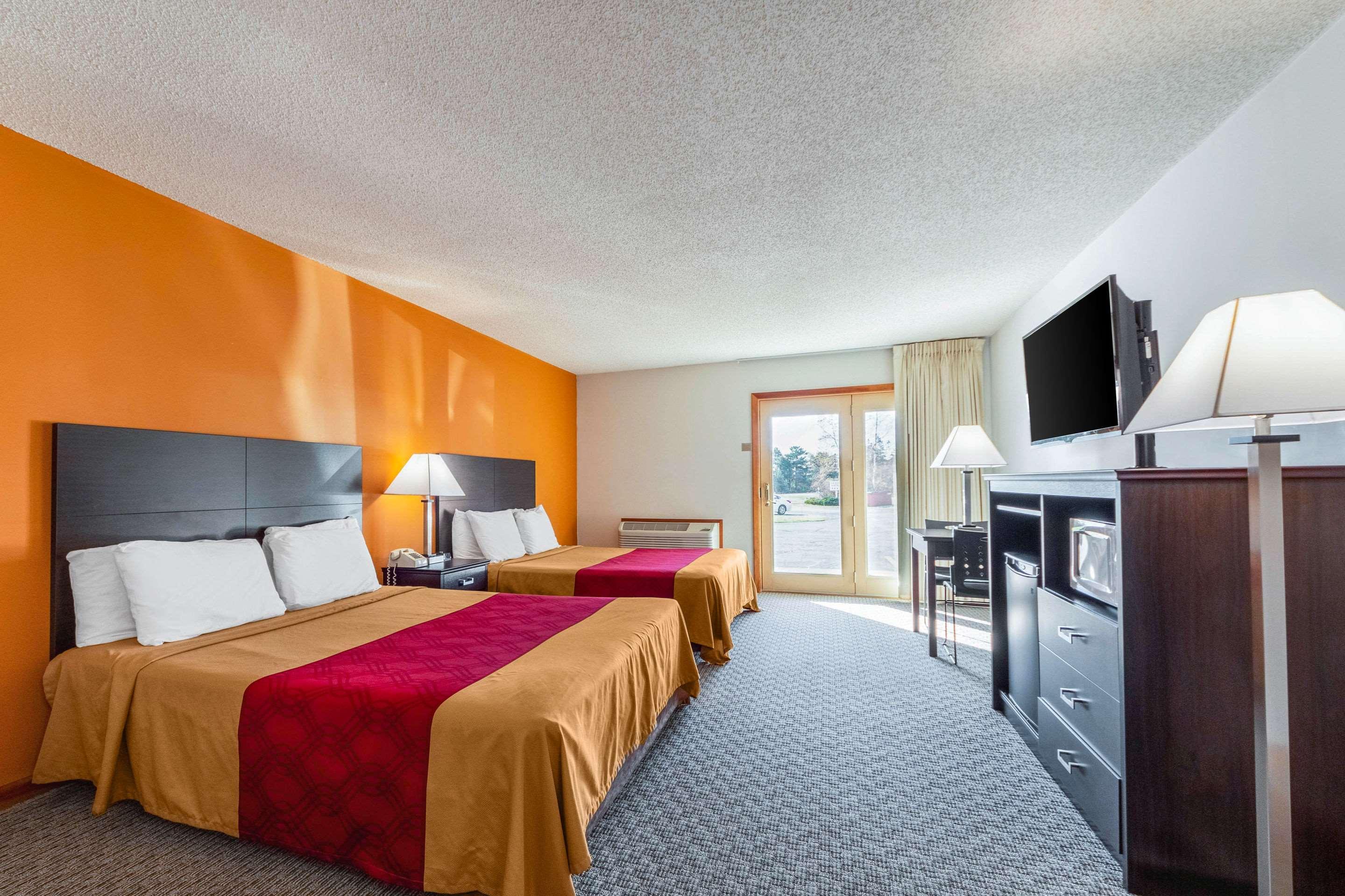 Econo Lodge Lakeshore Manistique Zewnętrze zdjęcie
