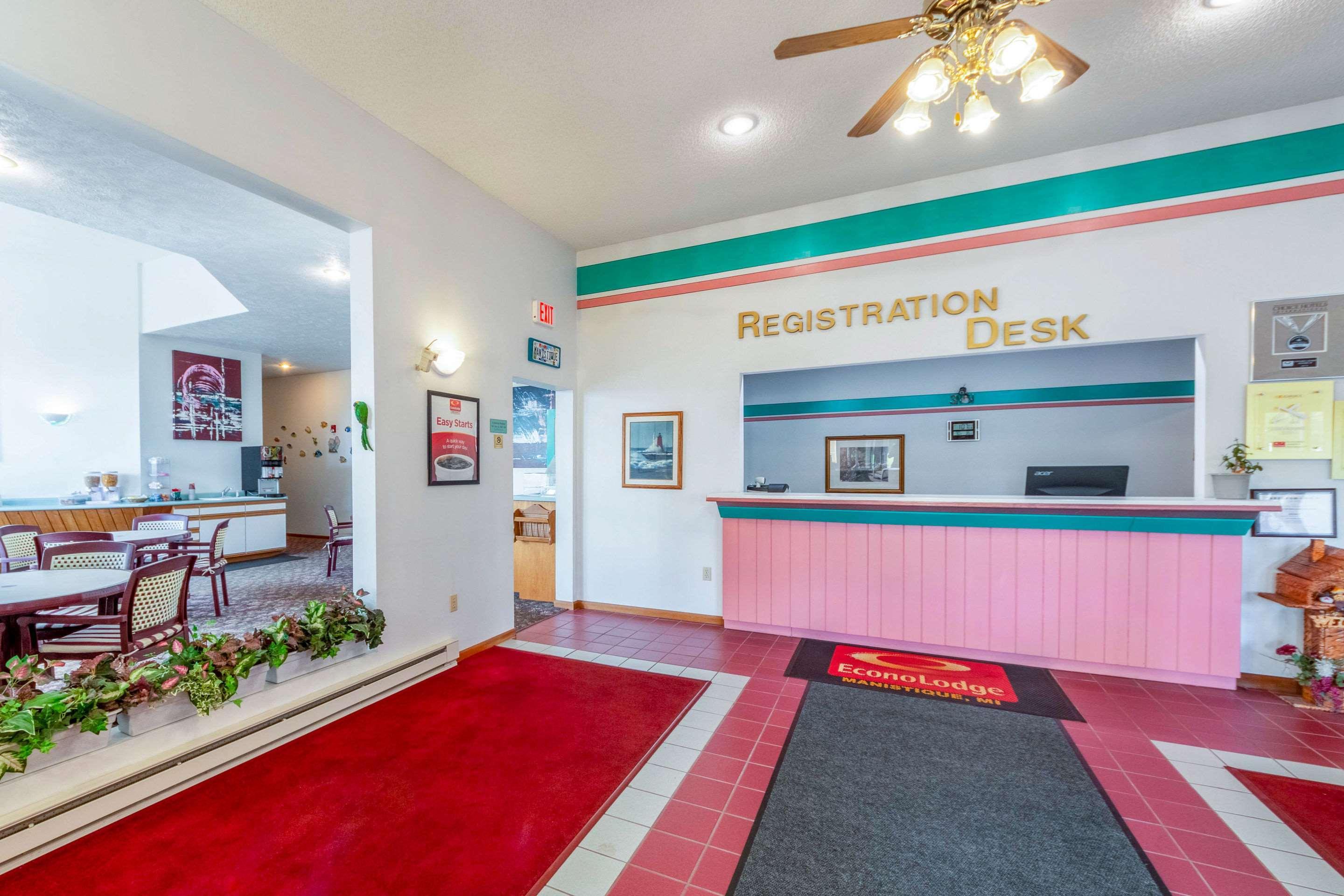 Econo Lodge Lakeshore Manistique Zewnętrze zdjęcie