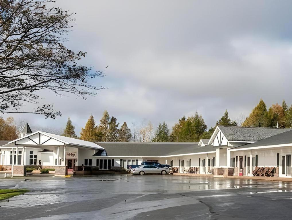 Econo Lodge Lakeshore Manistique Zewnętrze zdjęcie