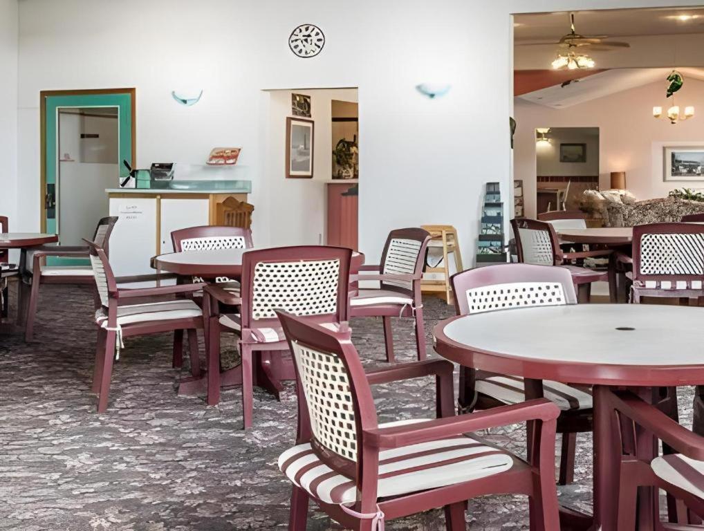 Econo Lodge Lakeshore Manistique Zewnętrze zdjęcie