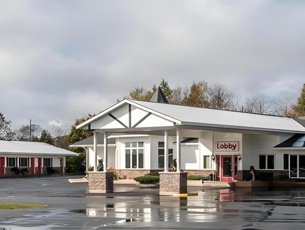 Econo Lodge Lakeshore Manistique Zewnętrze zdjęcie