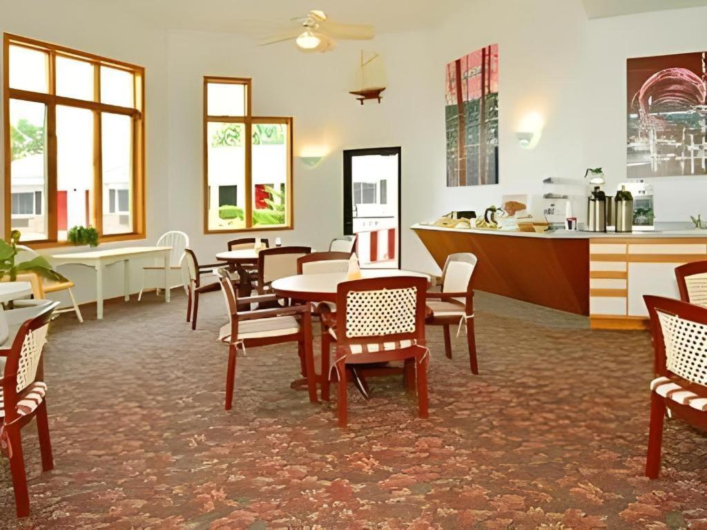 Econo Lodge Lakeshore Manistique Zewnętrze zdjęcie